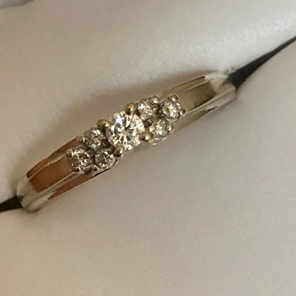 14k Elegant white gold  Diamond Ring - Picture 6 of 11